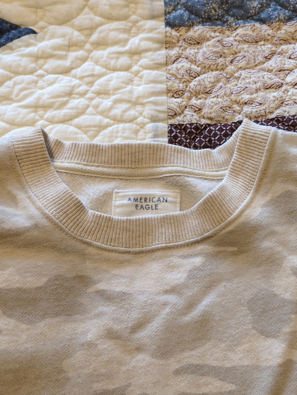 American Eagle Cream Crewneck Sweatshirt